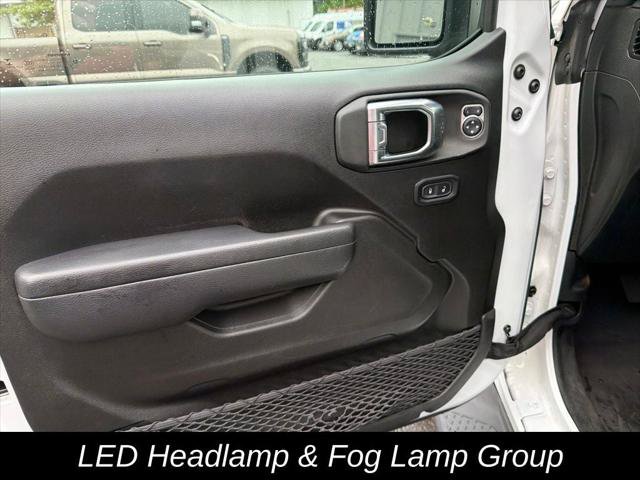 Certified 2022 Jeep Gladiator Sport AWD/4WD image 14