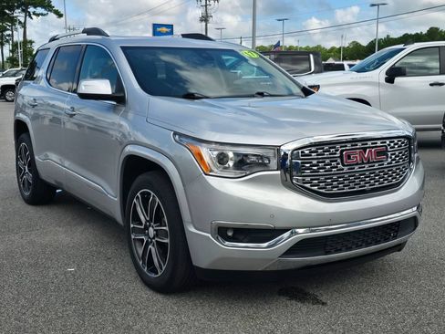 Used 2017 GMC Acadia Denali w/ Technology Package FWD image 7