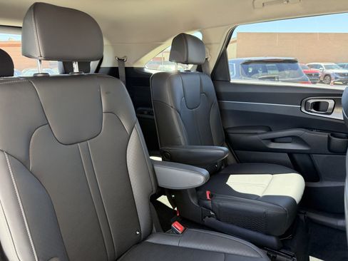 Used 2025 Kia Sorento EX FWD image 40