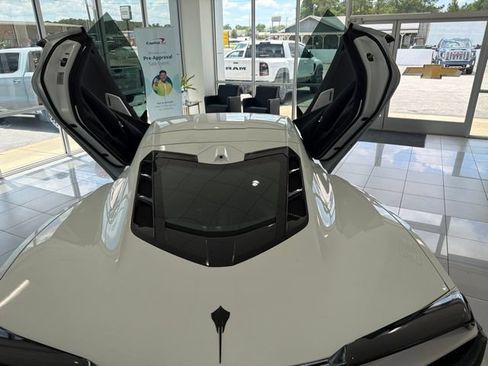 Used 2024 Chevrolet Corvette Stingray Preferred Cpe w/ Z51 Performance Package RWD image 28