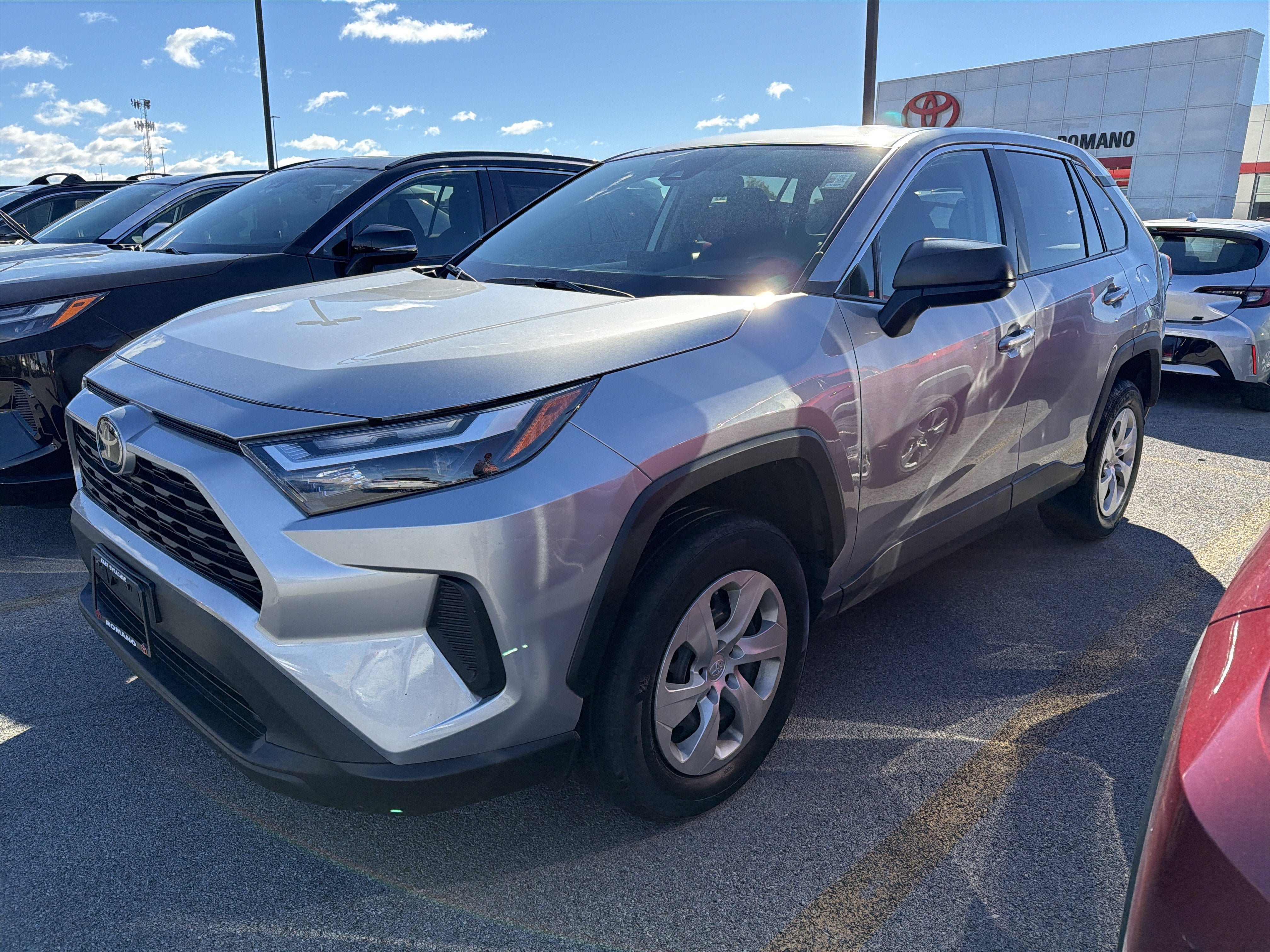 Used 2024 Toyota RAV4 LE AWD/4WD image 4