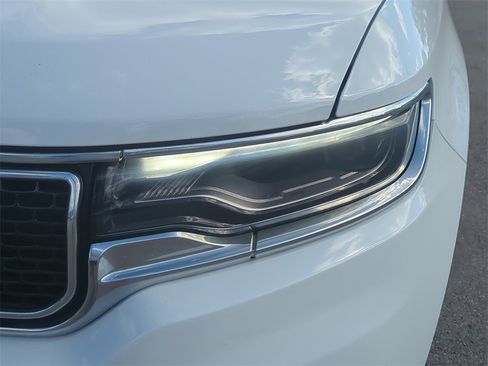 Used 2023 Jeep Wagoneer Series III w/ Preferred Equipment Group image 11