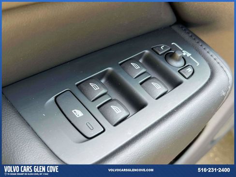 Used 2025 Volvo XC60 B5 Core w/ Protection Package Premier image 17