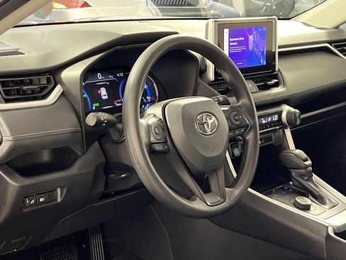 Used 2025 Toyota RAV4 XLE AWD/4WD image 16