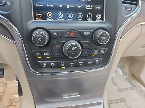 Used 2018 Jeep Grand Cherokee Overland image 23