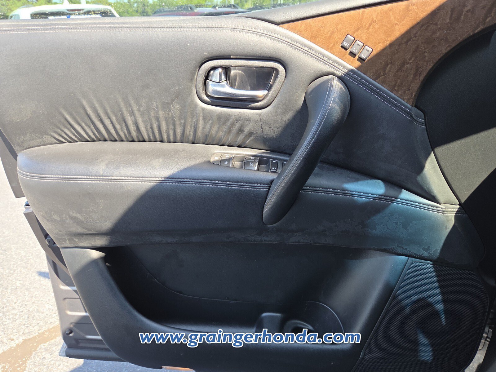 Used 2017 INFINITI QX80 2WD w/ Driver Assistance Package image 21