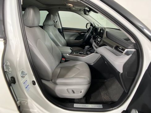 Used 2021 Toyota Highlander Limited image 5