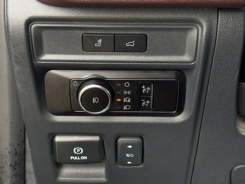 Used 2023 Ford Expedition Limited image 24