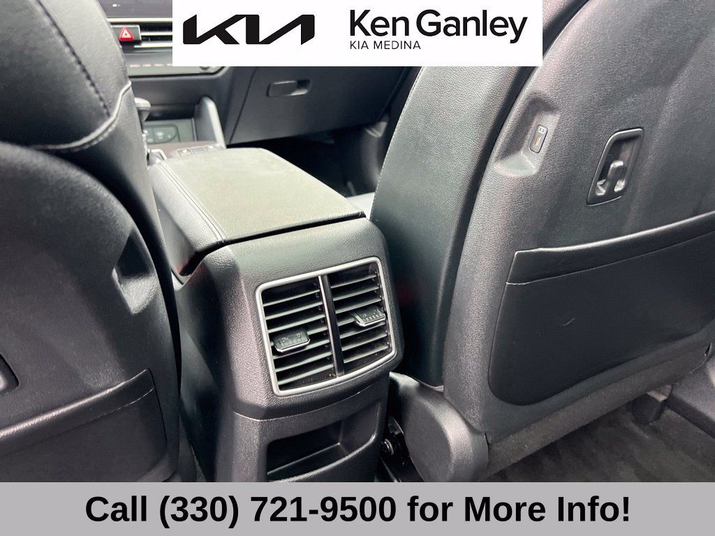 Certified 2026 Kia Sportage EX w/ EX Panorama Roof Package FWD image 43