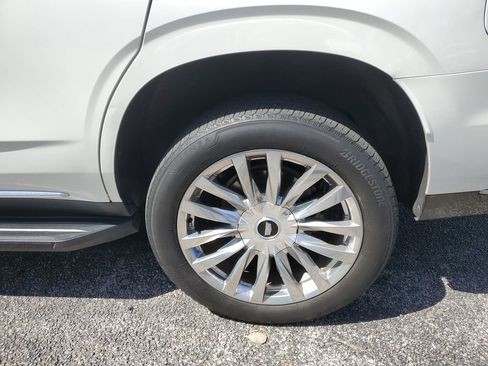 Used 2023 Cadillac Escalade Premium Luxury w/ Performance Package AWD/4WD image 10