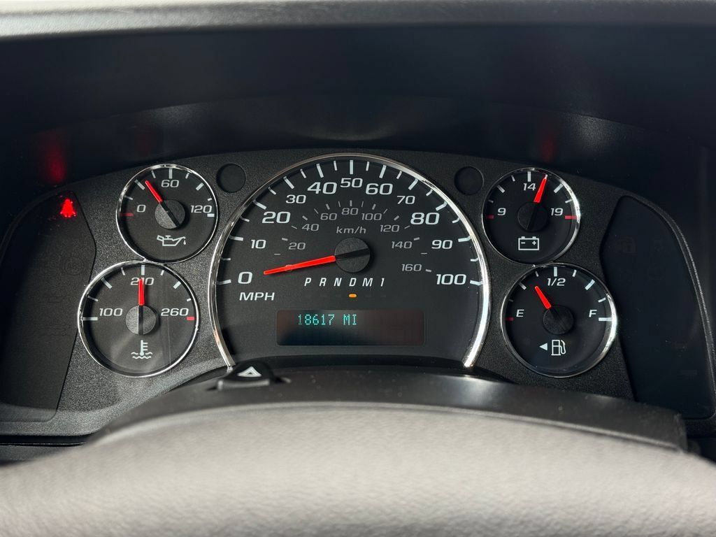 Used 2021 Chevrolet Express 2500 w/ Driver Convenience Package RWD image 20