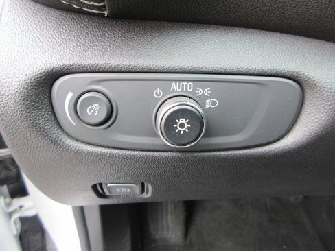 Used 2023 Chevrolet Blazer LT image 23