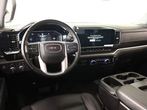 Used 2025 GMC Sierra 1500 SLT image 2