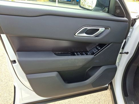 Used 2026 Land Rover Range Rover Velar Dynamic SE image 13