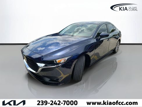 Used 2020 MAZDA MAZDA3 Sedan FWD image 2
