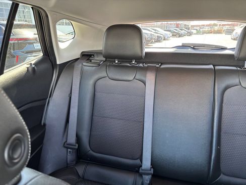 Used 2025 Chevrolet Trax LT w/ LT Convenience Package FWD image 40