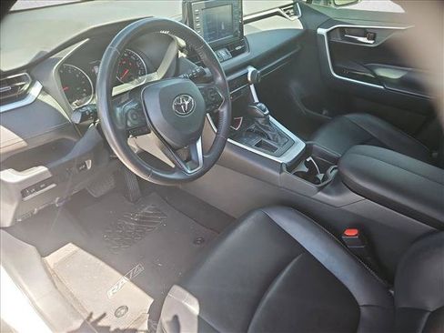 Used 2019 Toyota RAV4 XLE Premium FWD image 13