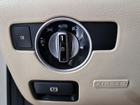Used 2014 Mercedes-Benz SLK 350 image 21
