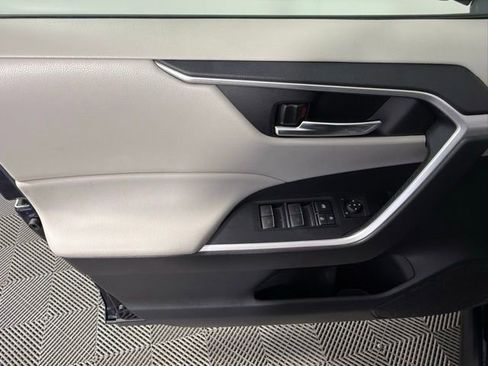 Used 2022 Toyota RAV4 XLE image 12