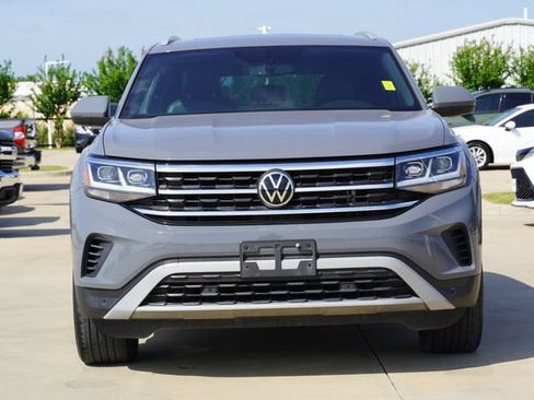 Used 2021 Volkswagen Atlas Cross Sport SE w/ Panoramic Sunroof Package FWD image 2