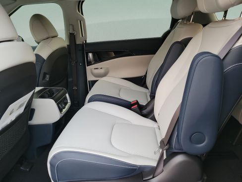 New 2027 Kia Carnival SX Prestige FWD image 6