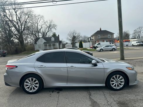 Used 2019 Toyota Camry LE FWD image 6