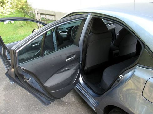 Used 2021 Toyota Corolla LE FWD image 26