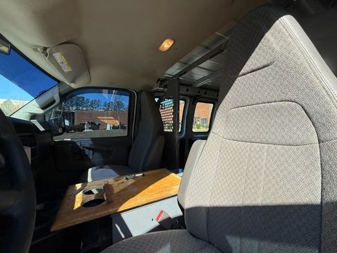 Used 2017 GMC Savana 2500 RWD image 10