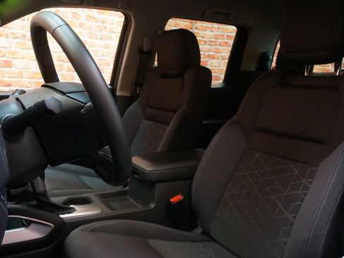 Used 2025 Nissan Frontier SV w/ SV Convenience Package AWD/4WD image 10