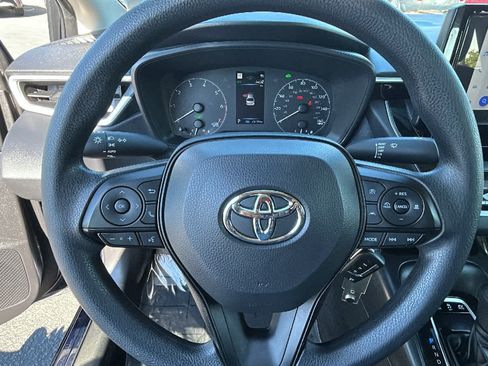Used 2025 Toyota Corolla LE FWD image 18