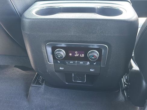 Used 2021 Chevrolet Tahoe LT w/ LT Signature Package AWD/4WD image 11
