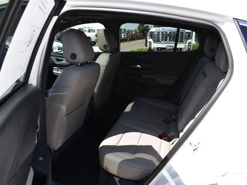 New 2025 Buick Envista Avenir image 16