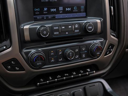 Used 2018 GMC Sierra 2500 Denali w/ Duramax Plus Package AWD/4WD image 28