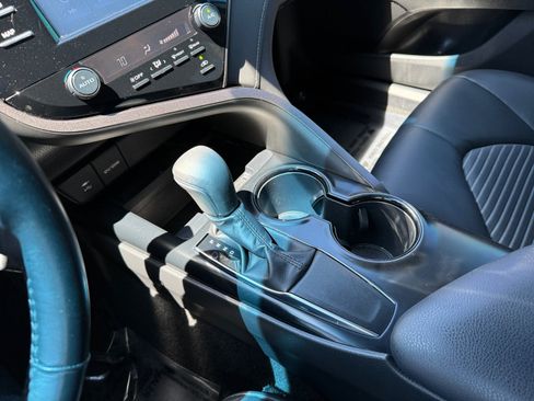 Used 2019 Toyota Camry SE FWD image 13