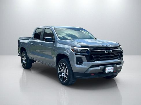 Used 2023 Chevrolet Colorado Z71 w/ Z71 Convenience Package 2 AWD/4WD image 3