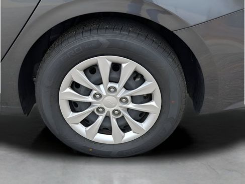 Used 2024 Kia Forte LX image 3