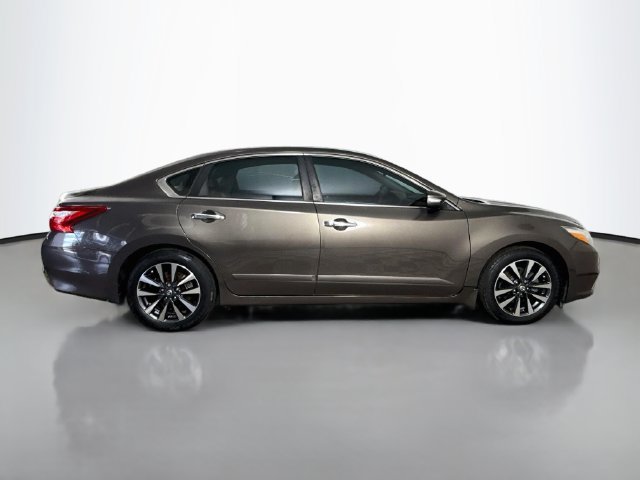 Used 2016 Nissan Altima 2.5 SL w/ Moonroof Package FWD image 11