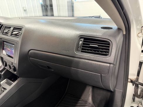 Used 2015 Volkswagen Jetta S image 15