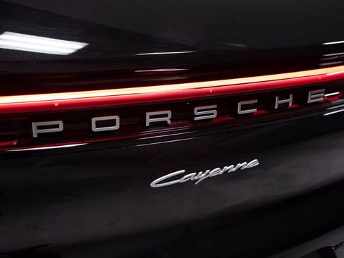 Certified 2026 Porsche Cayenne AWD/4WD image 18
