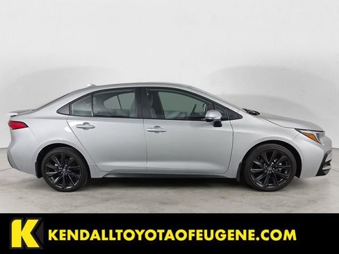 Used 2025 Toyota Corolla SE FWD image 6