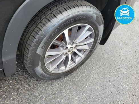 Used 2017 Toyota Highlander XLE AWD/4WD image 30