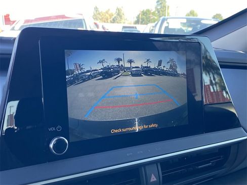 Certified 2025 Toyota Prius LE image 29