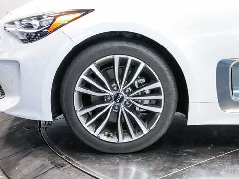 Used 2019 Kia Stinger Premium RWD image 9