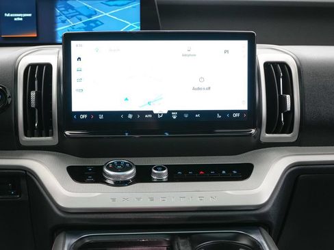 Certified 2025 Ford Expedition Active AWD/4WD image 15