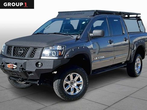 Used 2015 Nissan Titan SL image 1