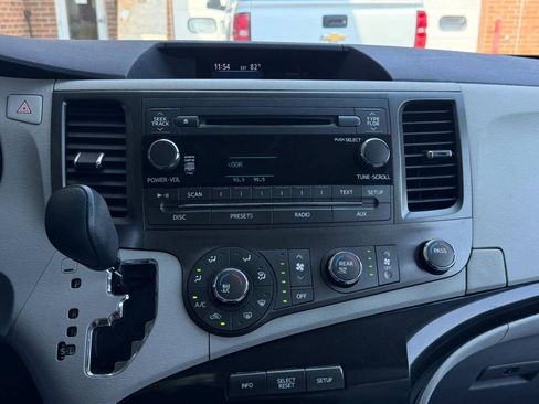 Used 2011 Toyota Sienna LE w/ Towing Pkg FWD image 7
