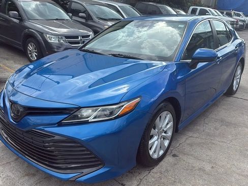 Used 2019 Toyota Camry LE image 3