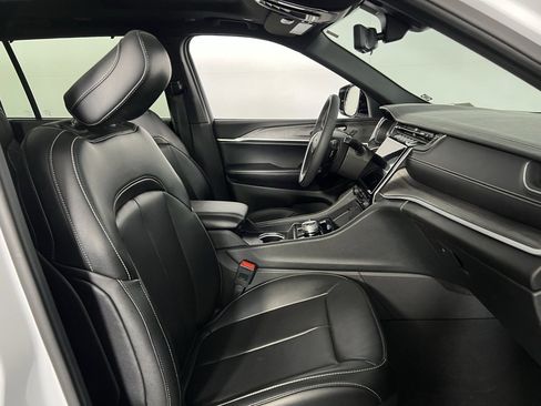 Certified 2024 Jeep Grand Cherokee L Limited w/ Luxury Tech Group II image 34