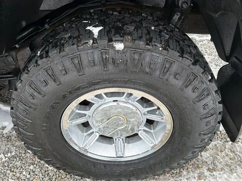 Used 2003 HUMMER H2 w/ Preferred Equipment Group image 2