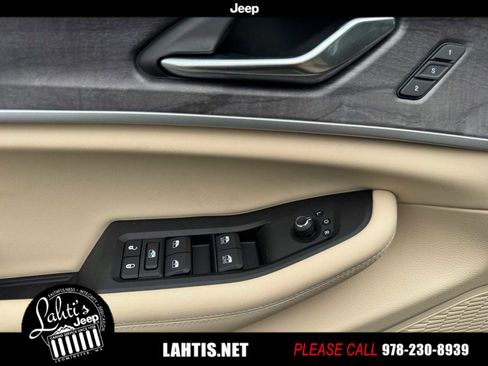 New 2025 Jeep Grand Cherokee Limited w/ Luxury Tech Group II image 26